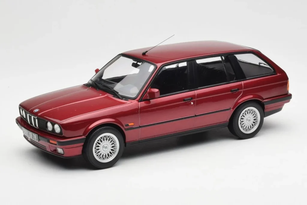 โมเดลรถ 1:18 BMW 325i E30 Touring สีแดงเมทัลลิก Norev (มือสอง)