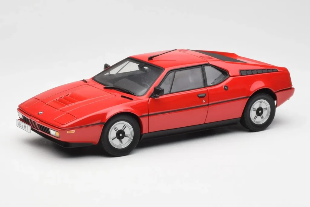 โมเดลรถ 1:18 BMW M1 สีแดง Norev (มือสอง)