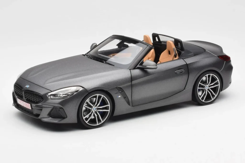 โมเดลรถ 1:18 BMW Z4 G29 สีเทาเมทัลลิก Norev (มือสอง)