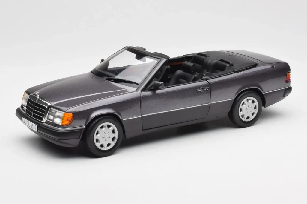 โมเดลรถ 1:18 Mercedes 300 CE-24 W124 Cabriolet สีม่วงเมทัลลิก Norev (มือสอง)