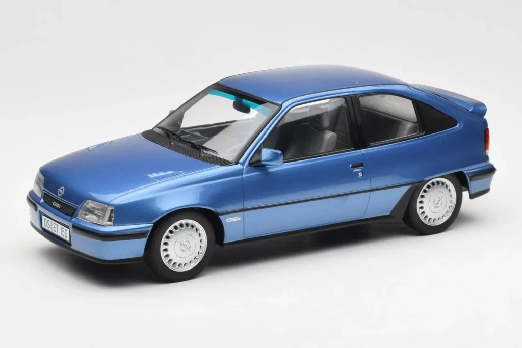 车型 1:18 Opel Kadett E GSi Light Blue Metallic Norev