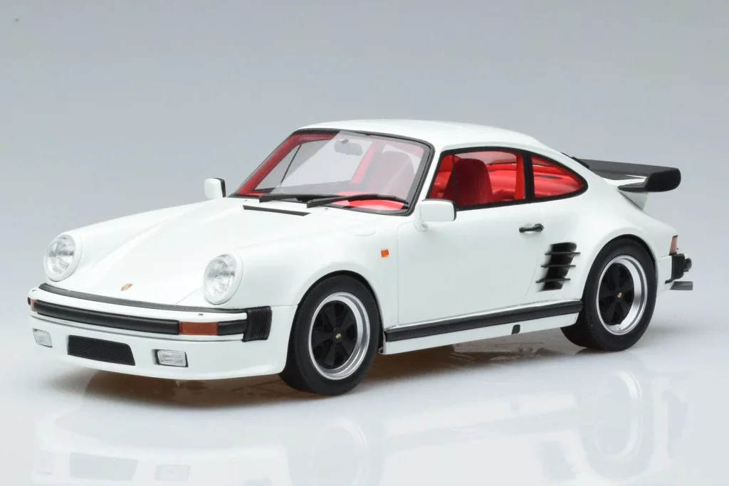 Model 1:18 Porsche 911 930 Turbo S Grand Prix white GT Spirit