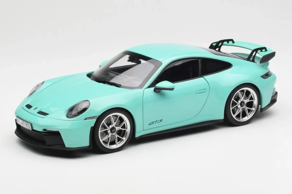 โมเดลรถ 1:18 Porsche 911 992 GT3 Mint สีเขียว Norev (มือสอง)