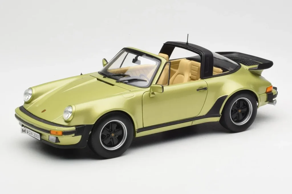 โมเดลรถ 1:18 Porsche 911 930 Turbo Targa สีเขียวเมทัลลิก Norev (มือสอง)