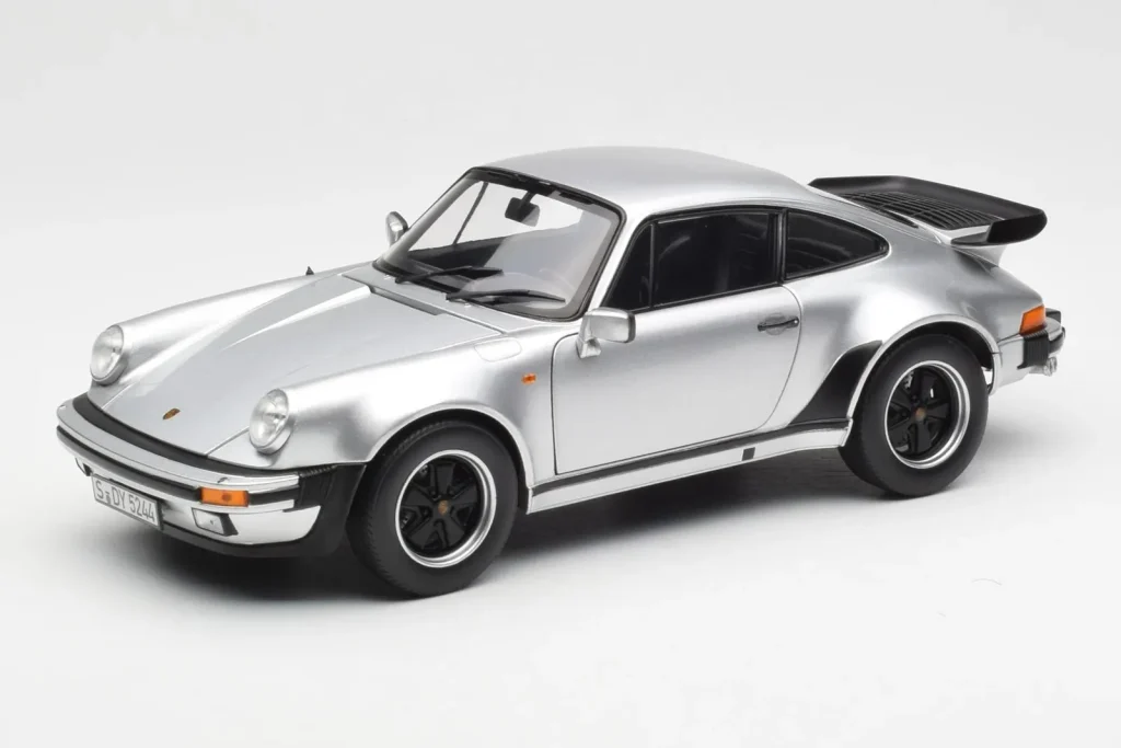 โมเดลรถ 1:18 Porsche 911 930 Turbo 3.3 สีเงิน Norev (มือสอง)