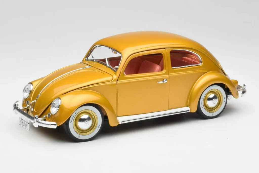 โมเดลรถ 1:18 Volkswagen Beetle สีทอง Bburago (มือสอง)
