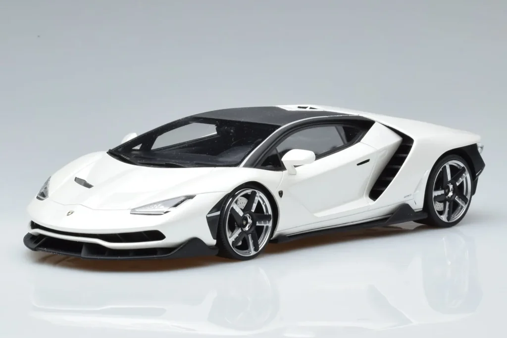 车型 1:18 Lamborghini Centenario Pearl 白色 GT Spirit