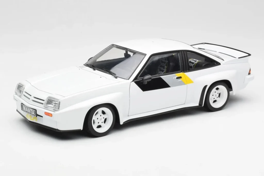 โมเดลรถ 1:18 Opel Manta 400 Homologation สีขาว Revell (มือสอง)