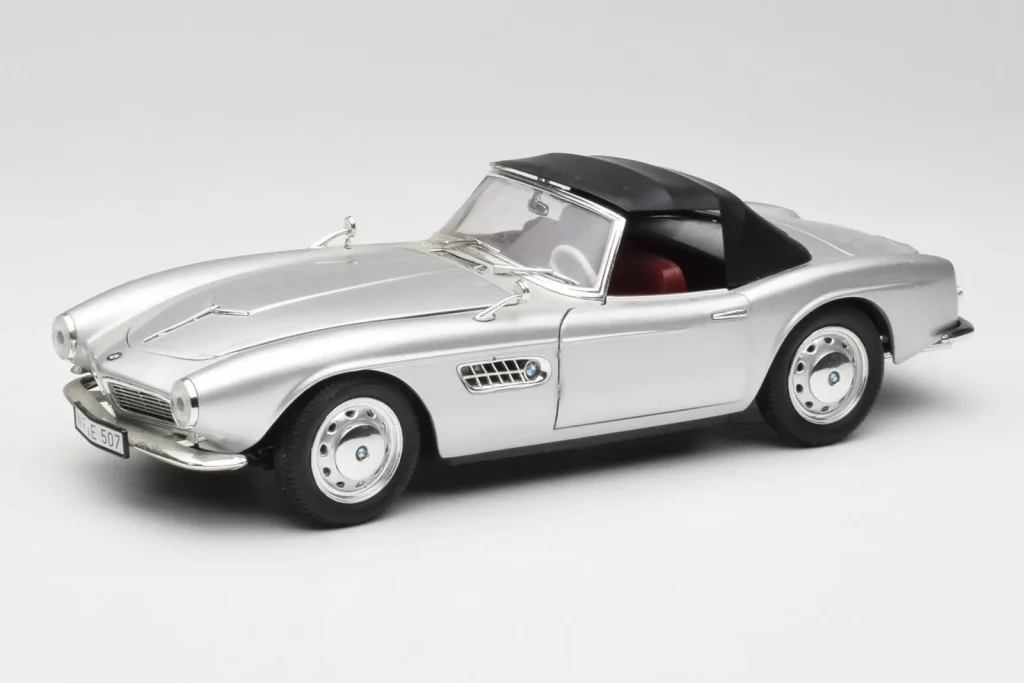 โมเดลรถ 1:18 BMW 507 สีเงิน Revell (มือสอง)