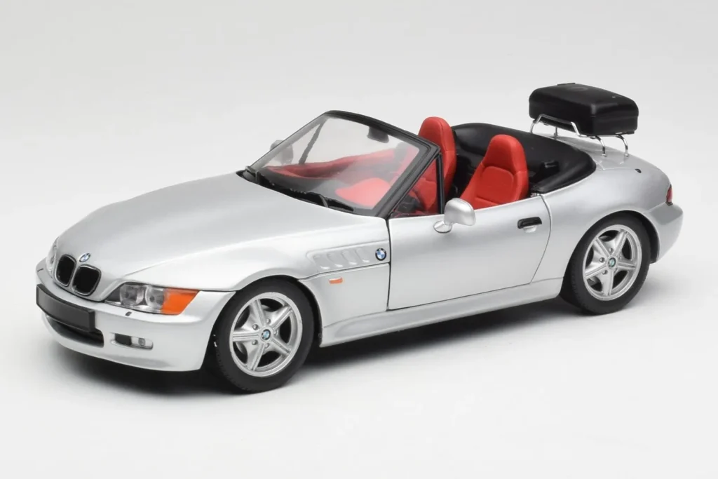 โมเดลรถ 1:18 BMW Z3 Roadster With Luggage Rack สีเงิน UT Models (มือสอง)