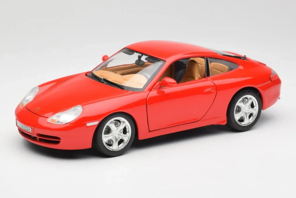 โมเดลรถ 1:18 Porsche 911 996 Carrera 4 สีแดง Bburago (มือสอง)