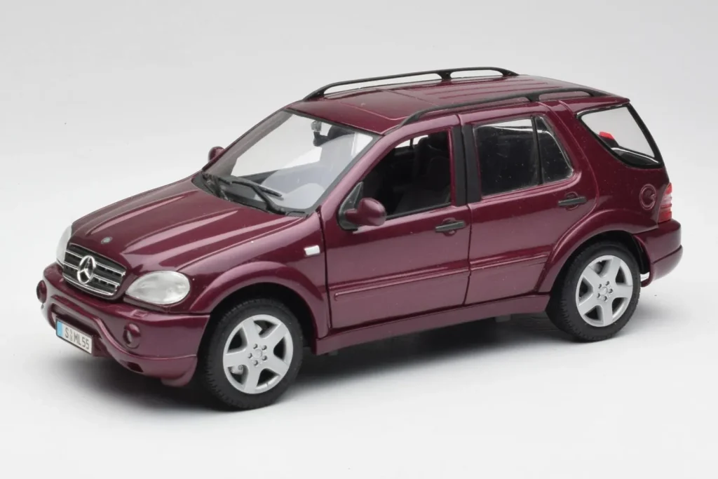 โมเดลรถ 1:18 Mercedes ML55 AMG W163 สีม่วง Maisto (มือสอง)