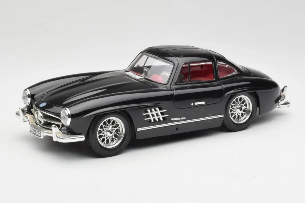 โมเดลรถ 1:18 Mercedes 300 SL W198 สีดำ Bburago (มือสอง)