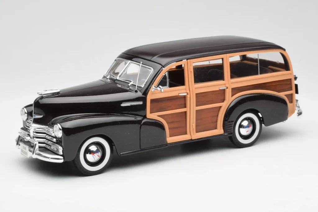 โมเดลรถ 1:18 Chevrolet Fleetmaster Woody สีน้ำตาล Maisto (มือสอง)