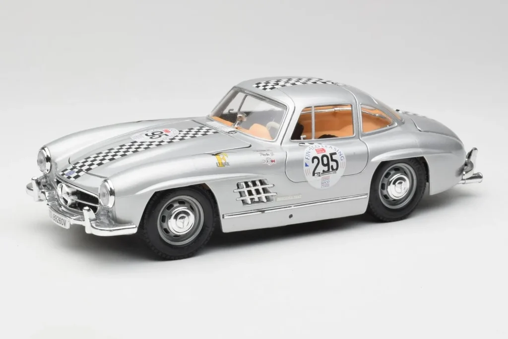 โมเดลรถ 1:18 Mercedes 300 SL W198 #295 ปี 1954 Bburago (มือสอง)
