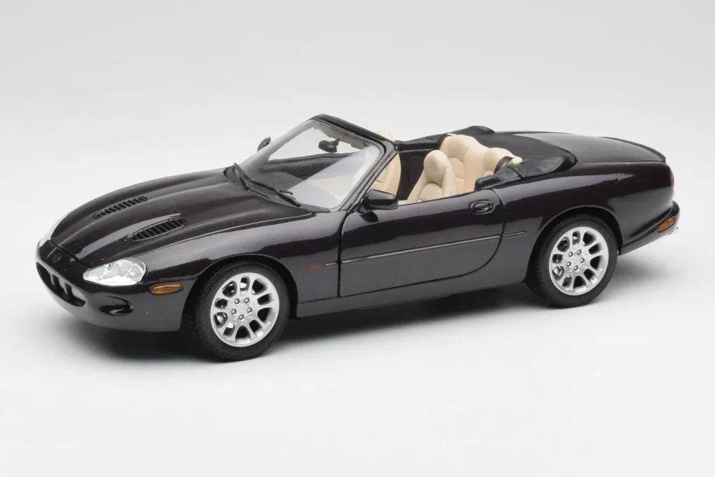 โมเดลรถ 1:18 Jaguar XKR X100 Cabriolet สีเทา Maisto (มือสอง)