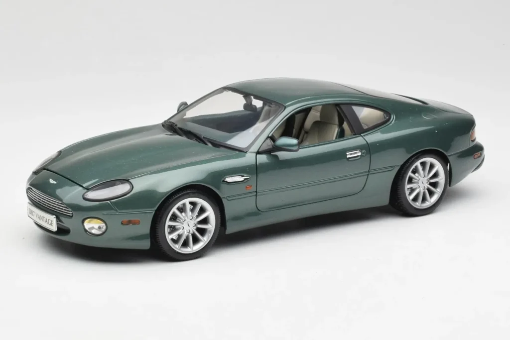 โมเดลรถ 1:18 Aston Martin DB7 Vantage สีเขียว Maisto (มือสอง)