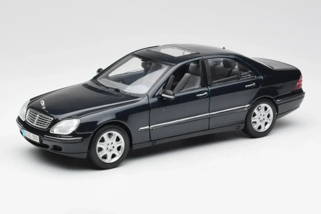 โมเดลรถ 1:18 Mercedes S-Class W220 สีน้ำเงิน Maisto (มือสอง)