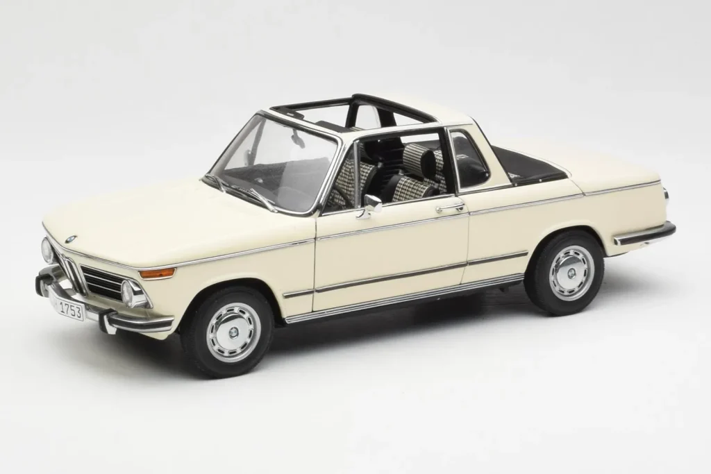 โมเดลรถ 1:18 BMW Baur Cabriolet E10 Chamonix ปี 2002 สีขาว AUTOart (มือสอง)