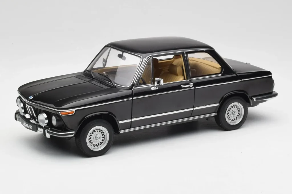 โมเดลรถ 1:18 BMW L E10 ปี 2002 สีดำ AUTOart (มือสอง)