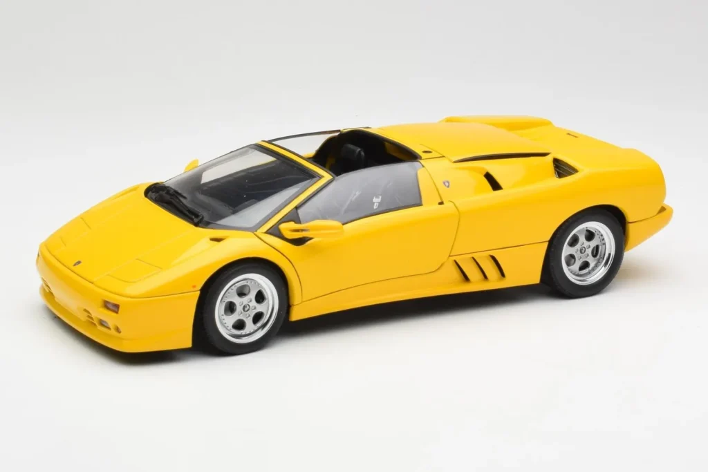 โมเดลรถ 1:18 Lamborghini Diablo Roadster สีเหลือง AUTOart (มือสอง)