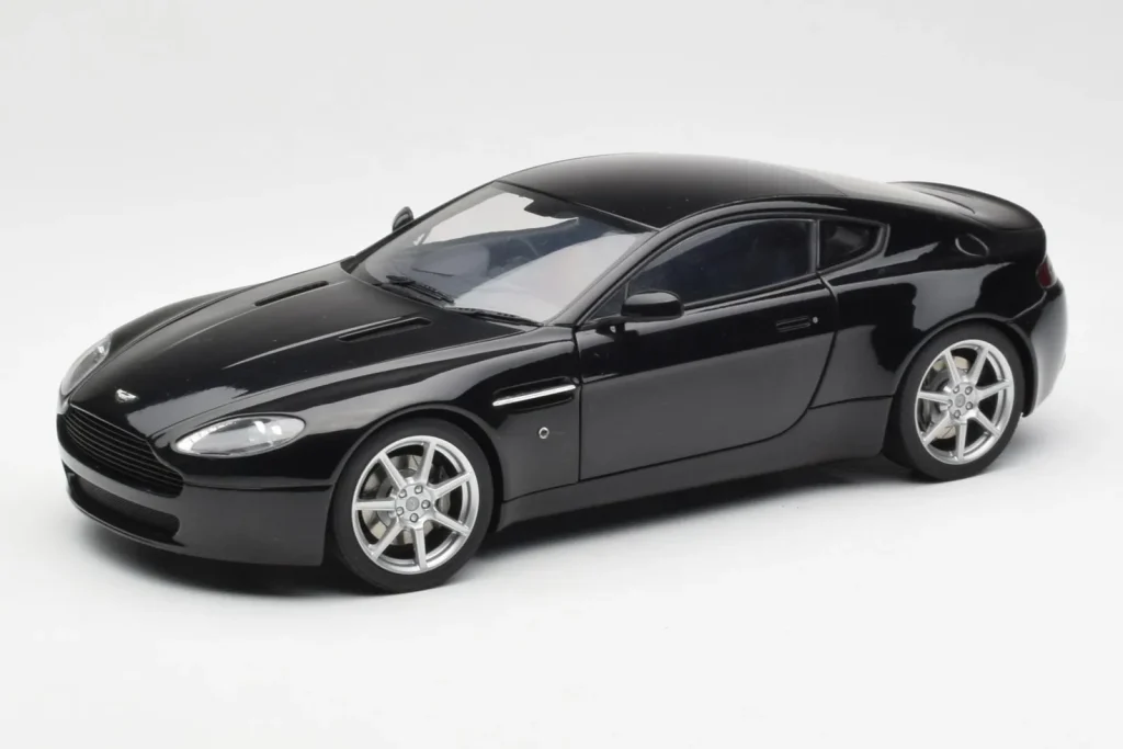 โมเดลรถ 1:18 Aston Martin V8 Vantage Onyx สีดำ AUTOart (มือสอง)