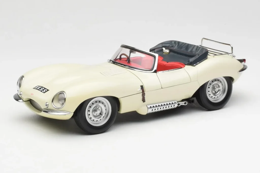 โมเดลรถ 1:18 Jaguar XKSS Cream AUTOart (มือสอง)