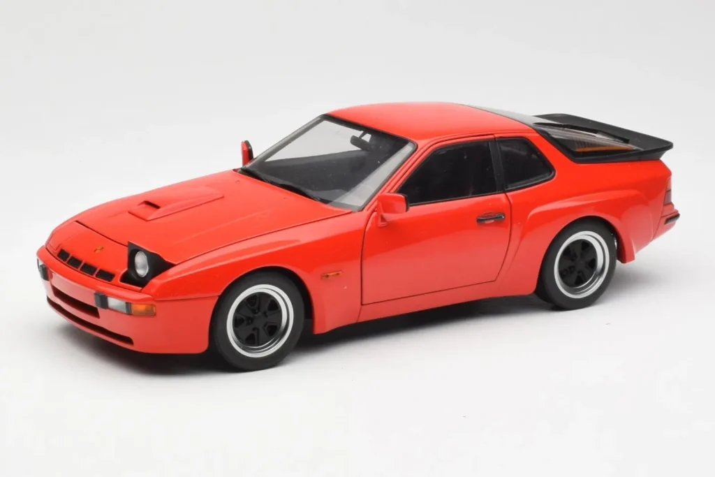 โมเดลรถ 1:18 Porsche 924 Carrera GT Guards สีแดง AUTOart (มือสอง)