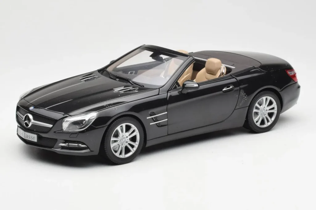 โมเดลรถ 1:18 Mercedes SL R231 Magnetite สีดำเมทัลลิก Norev (มือสอง)