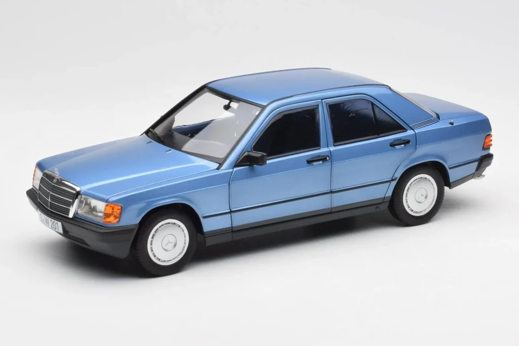 โมเดลรถ 1:18 Mercedes 190E W201 Diamond Blue Dealer Edition Norev (มือสอง)