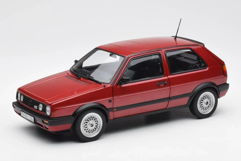 โมเดลรถ 1:18 Volkswagen Golf Mk2 GTI สีแดงเมทัลลิก Norev (มือสอง)