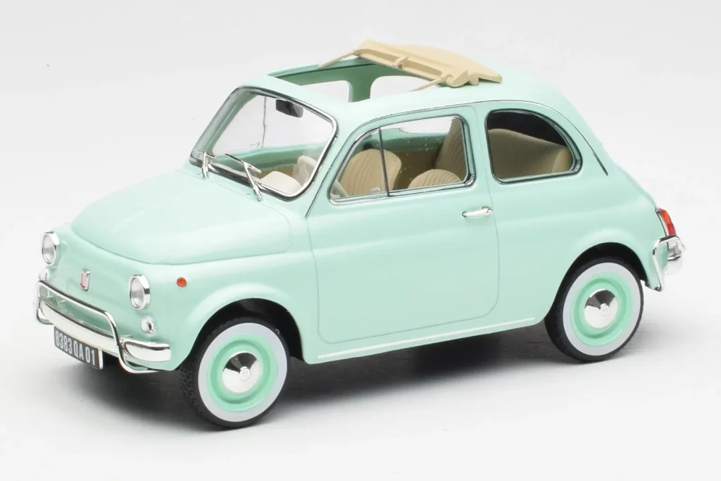 โมเดลรถ 1:18 Fiat 500L Pastel สีน้ำเงิน Norev