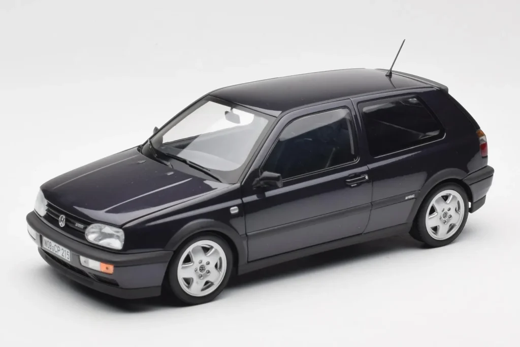 โมเดลรถ 1:18 Volkswagen Golf Mk3 VR6 สีม่วงเมทัลลิก Norev (มือสอง)