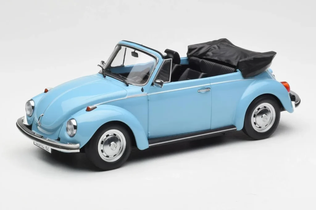 โมเดลรถ 1:18 Volkswagen Beetle 1303 Cabriolet Light Blue Norev (มือสอง)