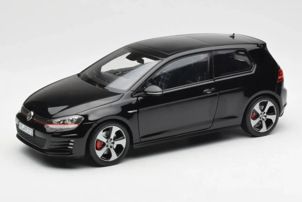 โมเดลรถ 1:18 Volkswagen Golf Mk7 GTI สีดำ Norev