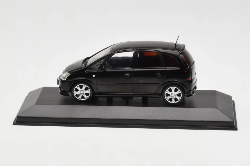 โมเดลรถ 1:43 Opel Meriva OPC สีดำ Minichamps (มือสอง)