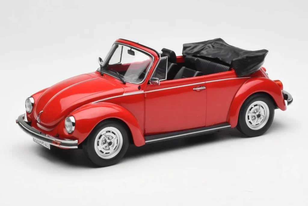 โมเดลรถ 1:18 Volkswagen Beetle 1303 Cabriolet สีแดง Norev (มือสอง)