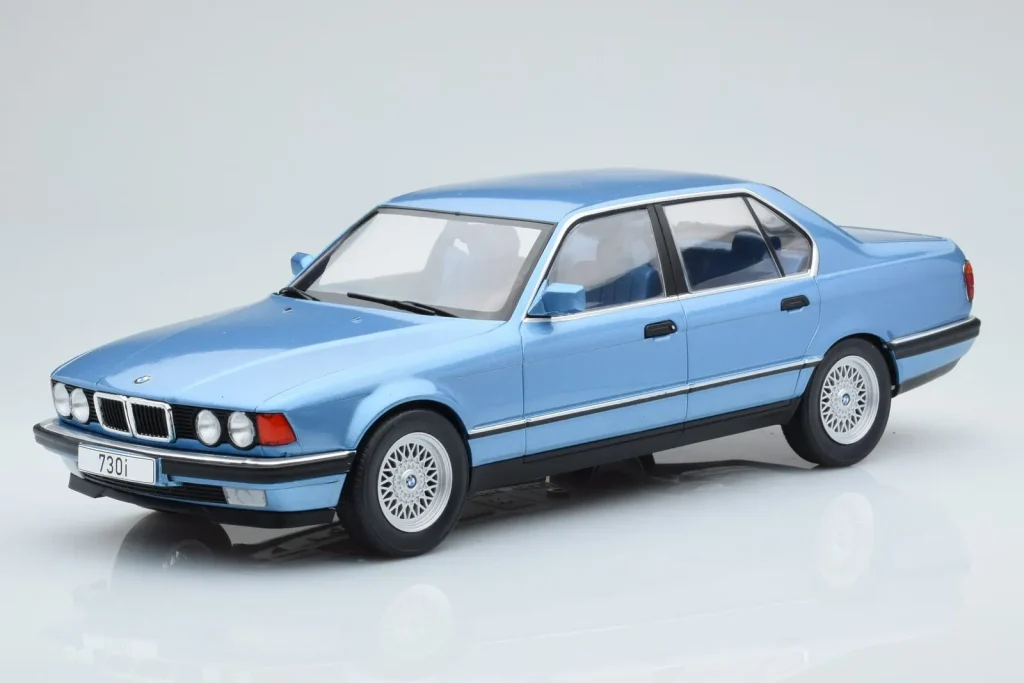 车型 1:18 BMW 7 Series E32 730i 蓝色 MCG