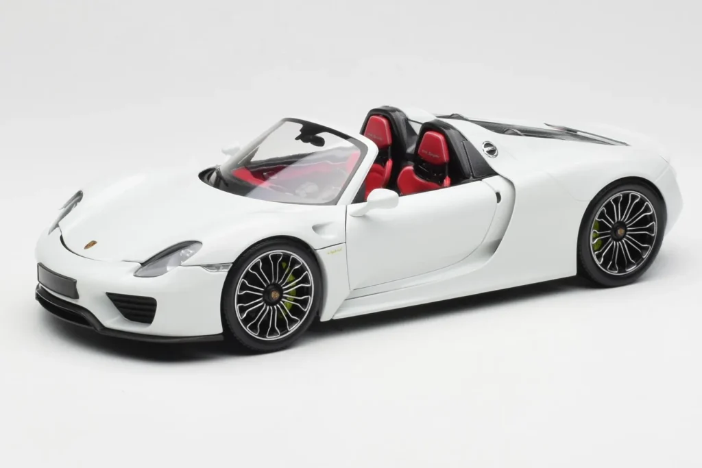 โมเดลรถ 1:18 Porsche 918 Spyder สีขาว Minichamps (มือสอง)