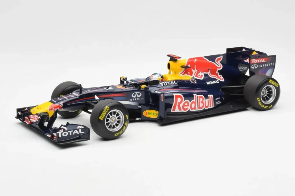 โมเดลรถ 1:18 Red Bull Racing Renault RB6 #5 S. Vettel F1 World Champion ปี 2010 Minichamps (มือสอง)