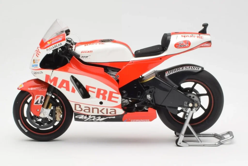 โมเดลรถ 1:12 Ducati Desmosedici GP11 #8 H. Barbera Ducati MotoGP Team MotoGP ปี 2011 Minichamps (มือสอง)