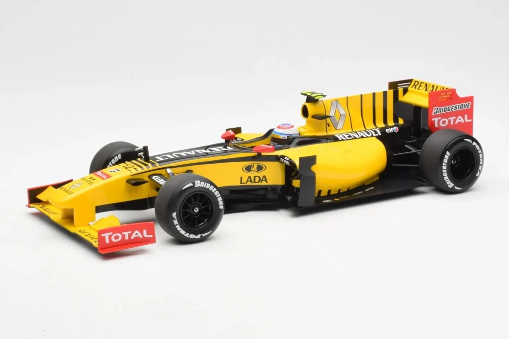 โมเดลรถ 1:18 Renault F1 Team R30 #11 V. Petrov Showcar F1 ปี 2010 Minichamps (มือสอง)