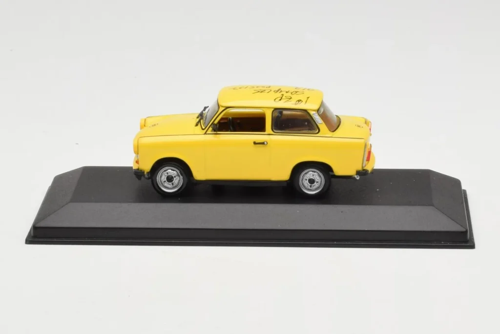 โมเดลรถ 1:43 Trabant 601S Yellow 1st EP Sample Minichamps (มือสอง)