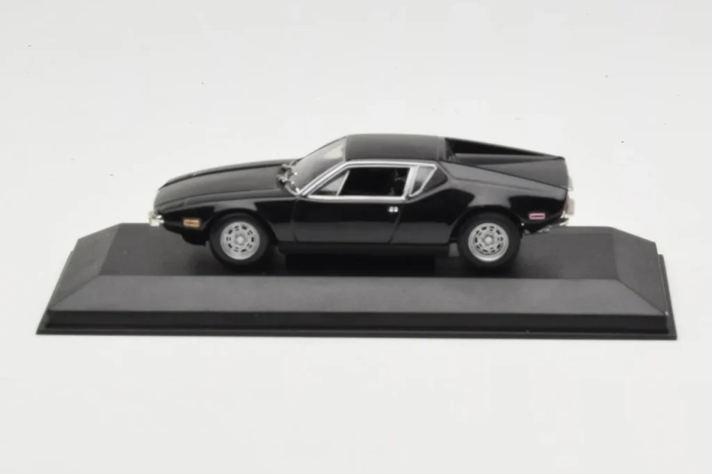 โมเดลรถ 1:43 De Tomaso Pantera สีดำ Minichamps (มือสอง)
