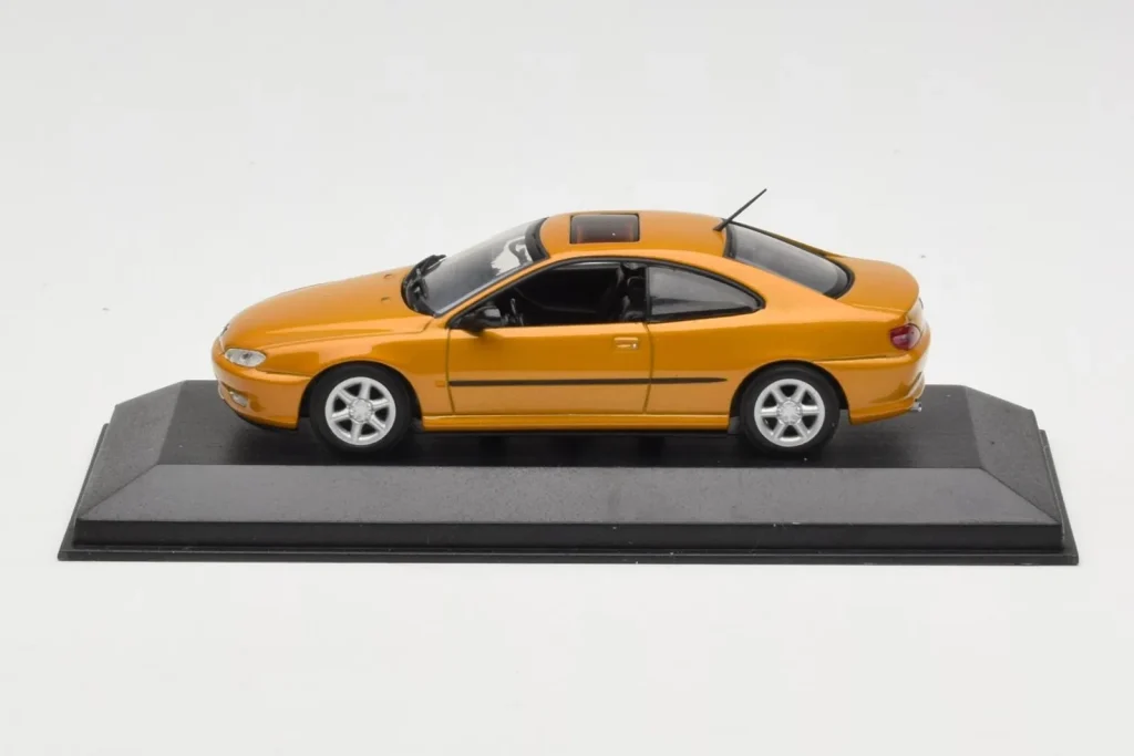 โมเดลรถ 1:43 Peugeot 406 Coupe สีทองเมทัลลิก Minichamps (มือสอง)