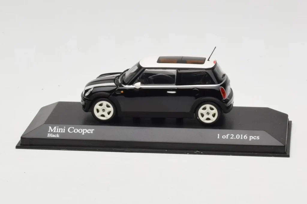 โมเดลรถ 1:43 MINI Cooper R50 สีดำ Minichamps (มือสอง)