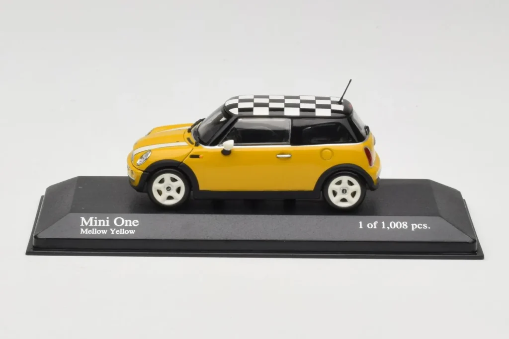 โมเดลรถ 1:43 MINI One R50 สีเหลือง Minichamps (มือสอง)