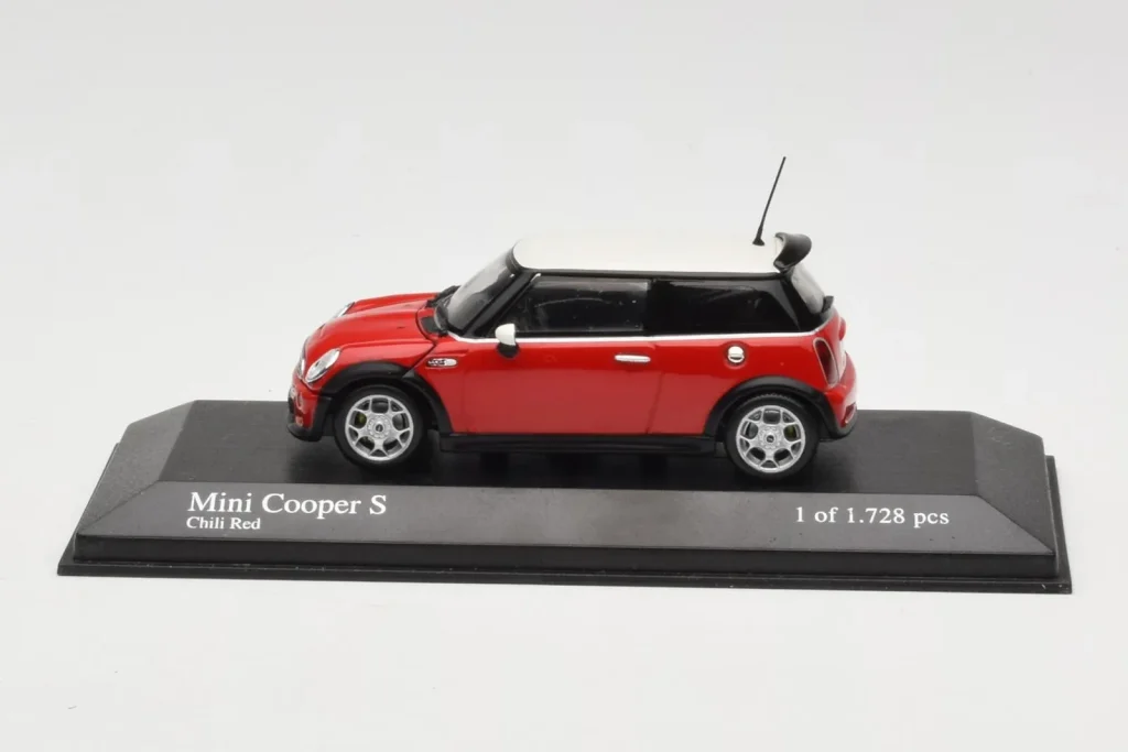 โมเดลรถ 1:43 MINI Cooper S R53 สีแดง Minichamps (มือสอง)