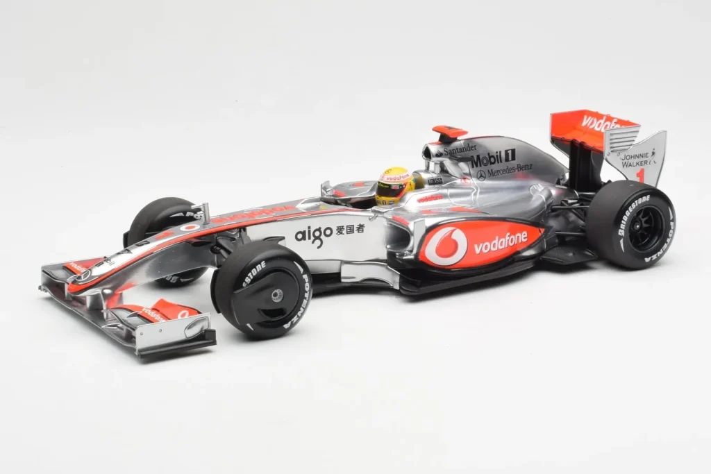 โมเดลรถ 1:18 McLaren MP4-24 #1 L. Hamilton Dealer Edition ปี 2009 Minichamps (มือสอง)