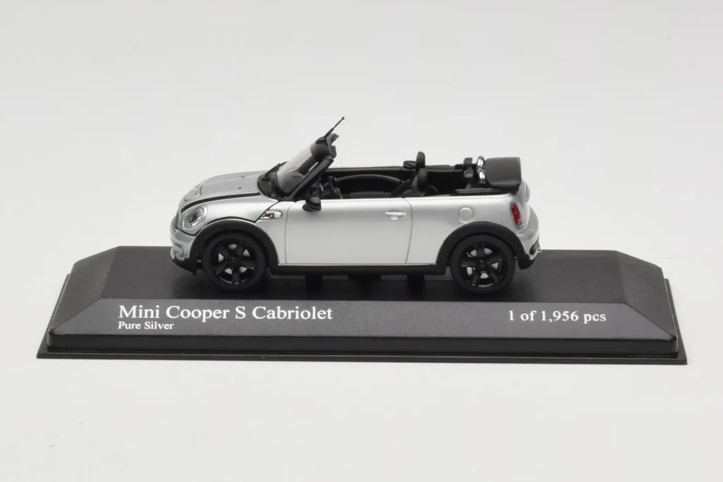 โมเดลรถ 1:43 Mini Cooper S R57 Cabriolet สีเงิน Minichamps (มือสอง)